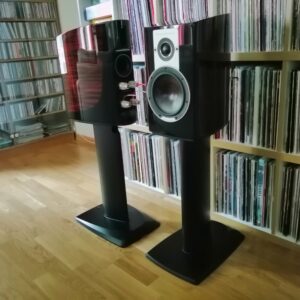 DALI EPICON 2 Ruby Macassar kaiuttimet + DALI EPICON kaiutinjalat