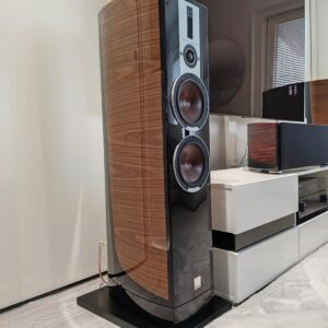 DALI EPICON -kaiutinjärjestelmä (myyntitilissä, Oulu)