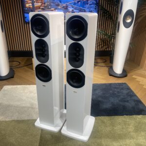 Aurelia Cerica XL -lattiakaiutinpari, käytetty / Tampere