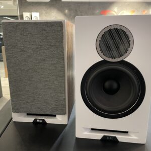 Elac Debut Reference DBR62 - jalustakaiutinpari Oak / White (vaihtolaite, Oulu)