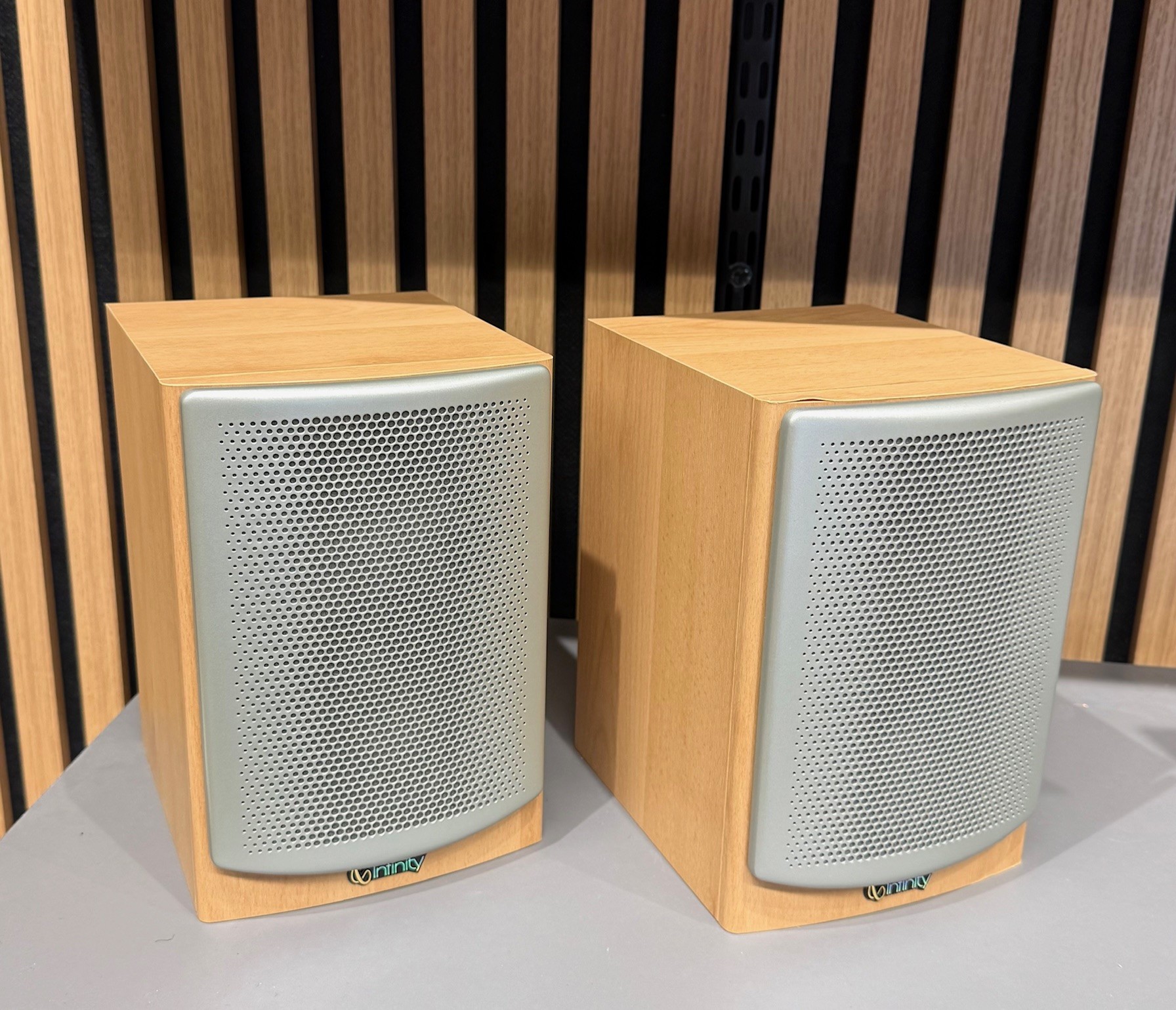 Infinity Beta HCS satellite satelliittikaiuttimet - vaihtolaite Jyväskylä