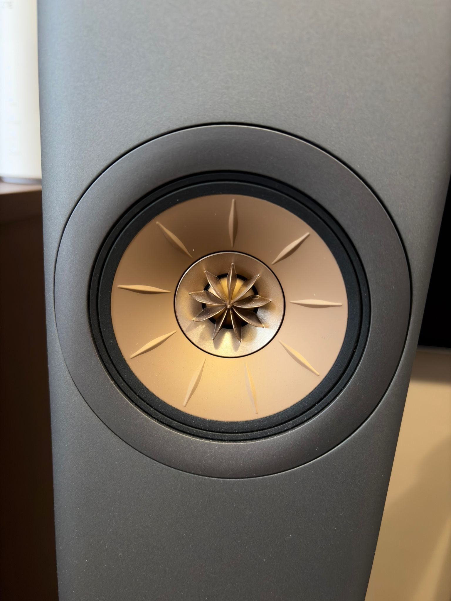 KEF LS60 Wireless aktiivikaiuttimet – myyntitilituote - Image 3