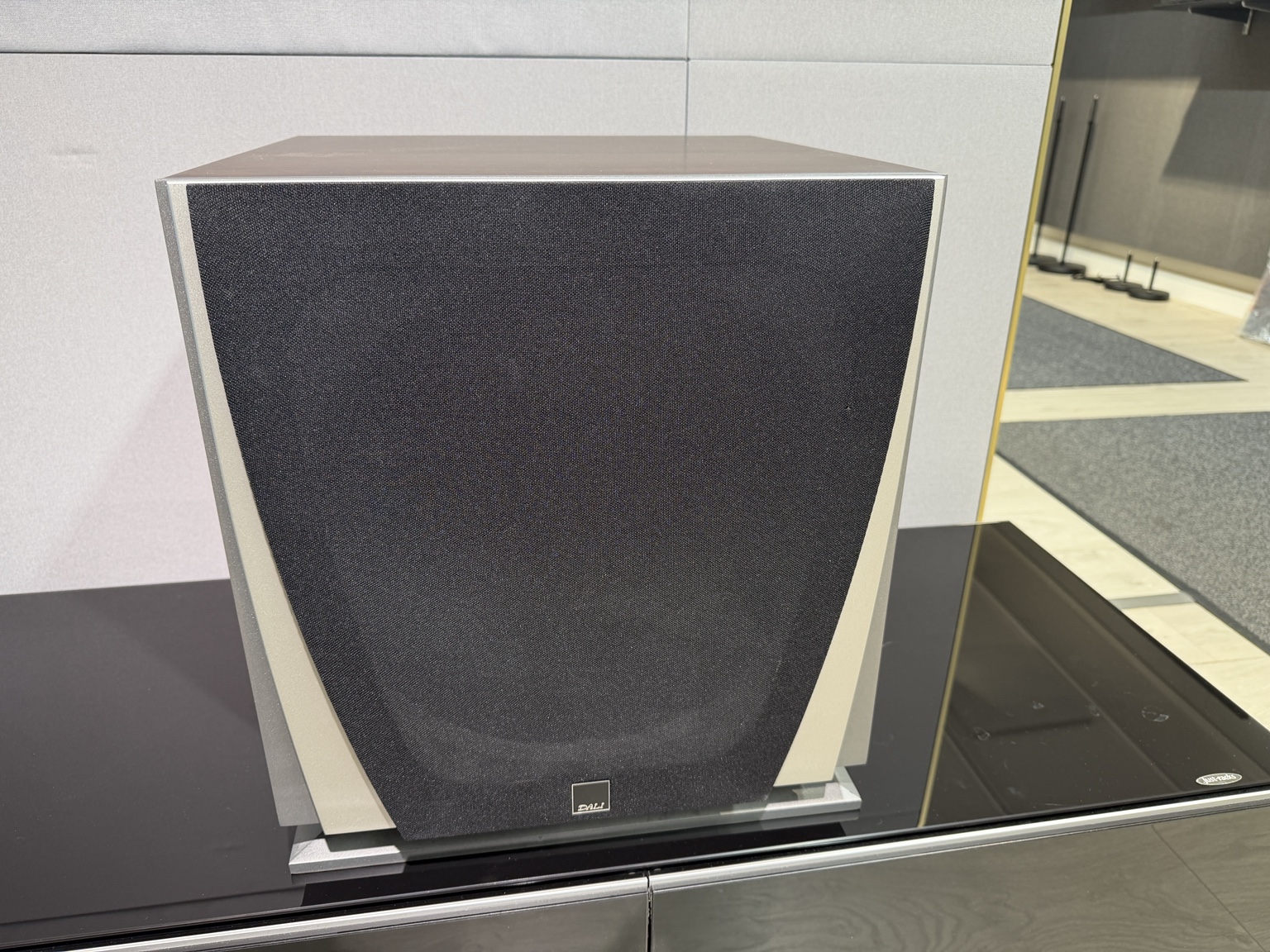 DALI IKON SUB Wengé aktiivisubwoofer – vaihtolaite