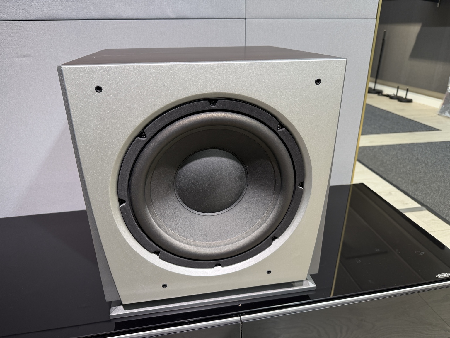 DALI IKON SUB Wengé aktiivisubwoofer – vaihtolaite - Image 2